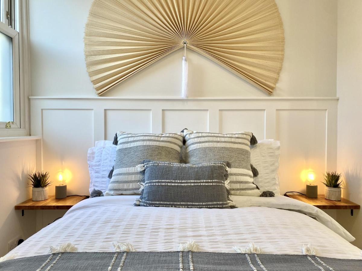 Stunning Beach Themed 2 Bed Apartment บอร์นมัธ ภายนอก รูปภาพ