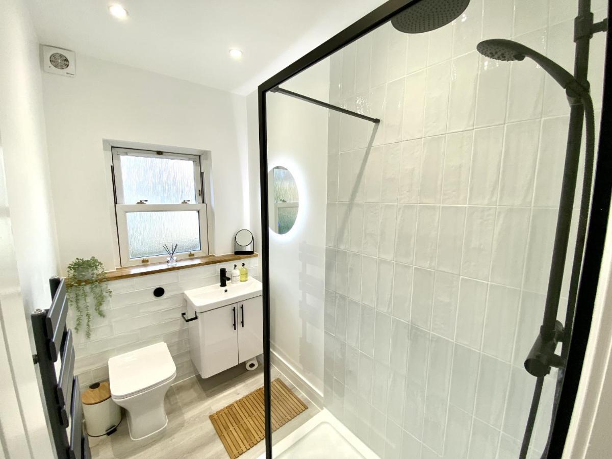 Stunning Beach Themed 2 Bed Apartment บอร์นมัธ ภายนอก รูปภาพ