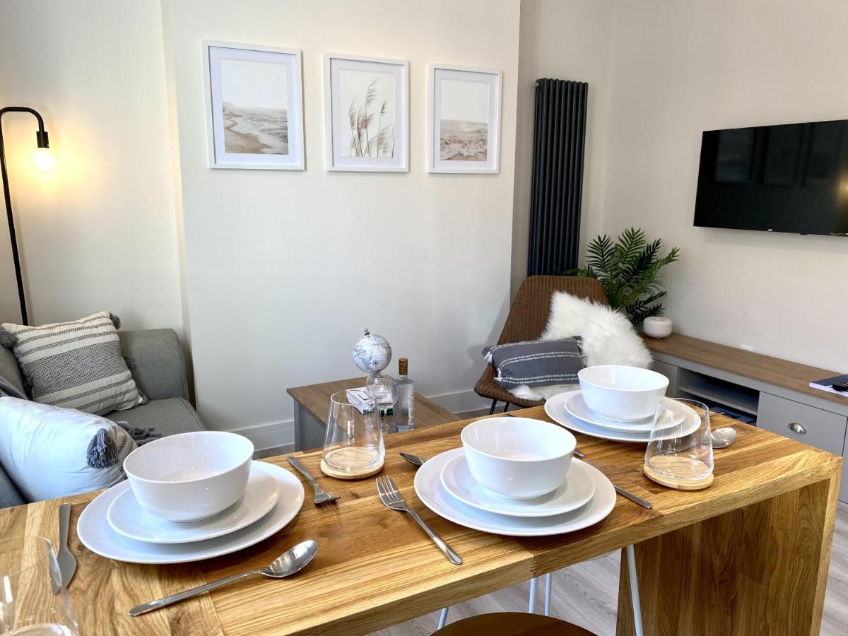 Stunning Beach Themed 2 Bed Apartment บอร์นมัธ ภายนอก รูปภาพ