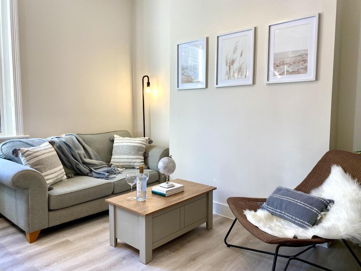 Stunning Beach Themed 2 Bed Apartment บอร์นมัธ ภายนอก รูปภาพ